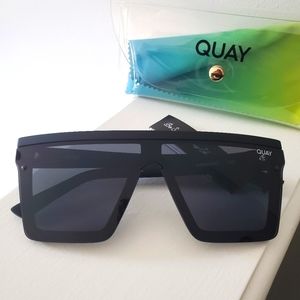 Quay Hindsight Sunglasses in Matte Black